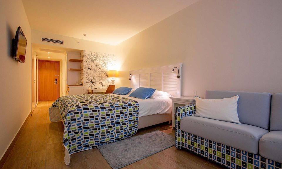 Großes Doppel- oder Zweibettzimmer, 22 m² Hof/Gartenblick, mit Balkon-1
