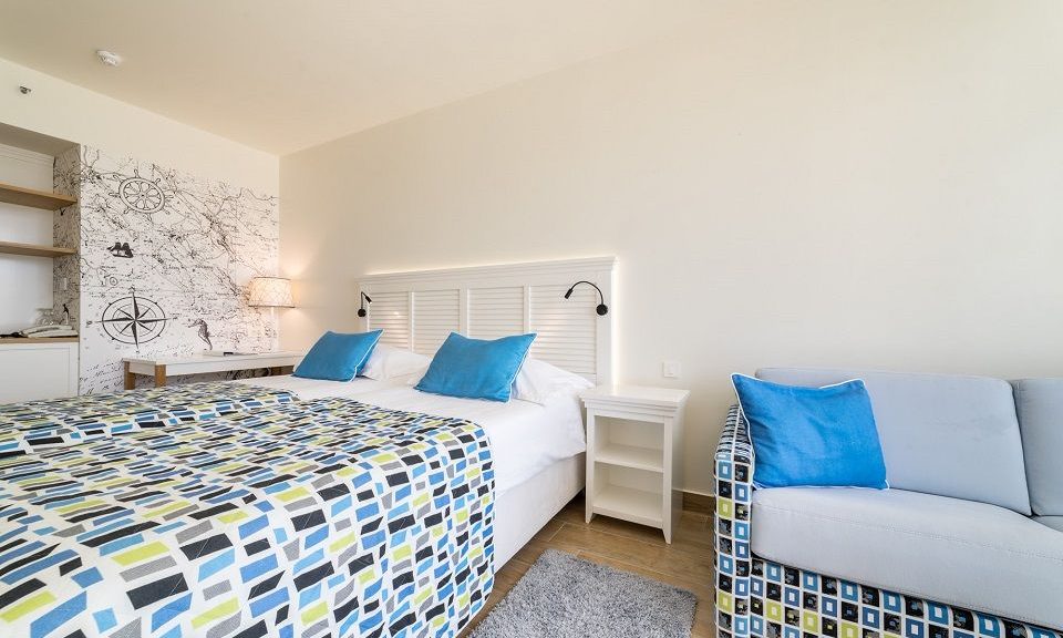 Doppel- oder Zweibettzimmer +2, 27 m² Meerseite, mit französischem Balkon_3