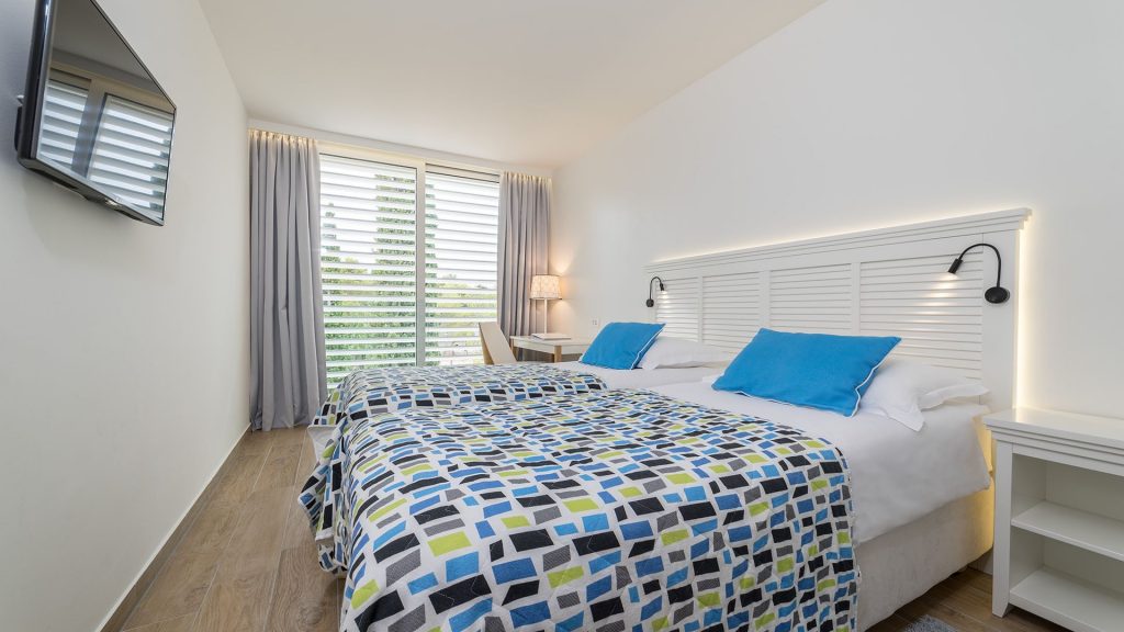 Doppel-/Twin-Zimmer mit Verbindungstür, 44m² Hof-/Gartenblick mit französischen Balkonen-1