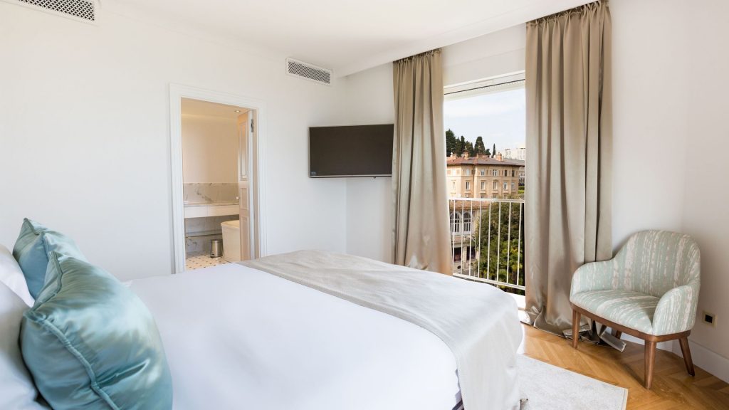 Superior Doppelzimmer 25 m² Parkblick und französisch Balkon_7