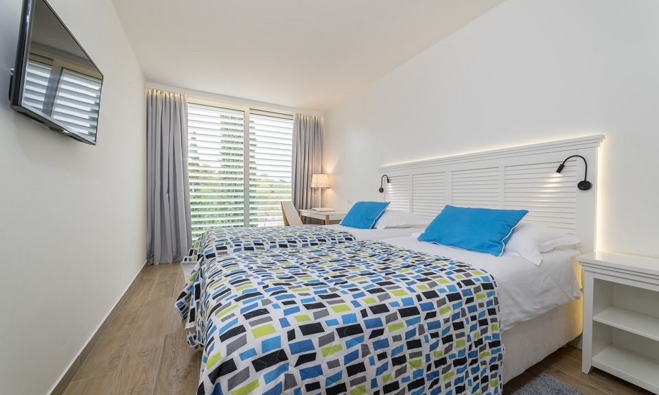 Dvokrevetna Soba 22m² Pogled Park sa Francuskim Balkonom-1