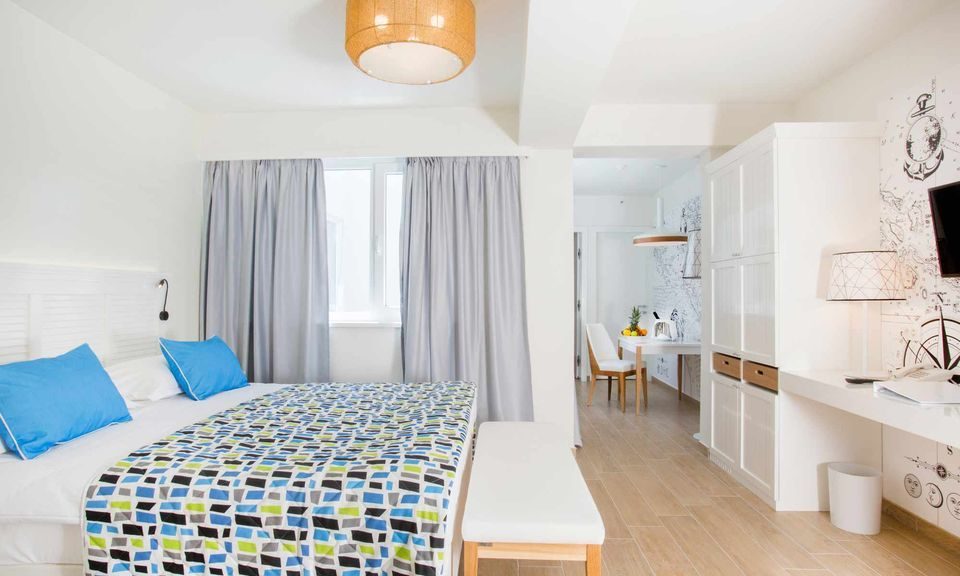 Dvokrevetna soba Extra Large + 2 42.50m² Pogled Hotelski Atrium-1
