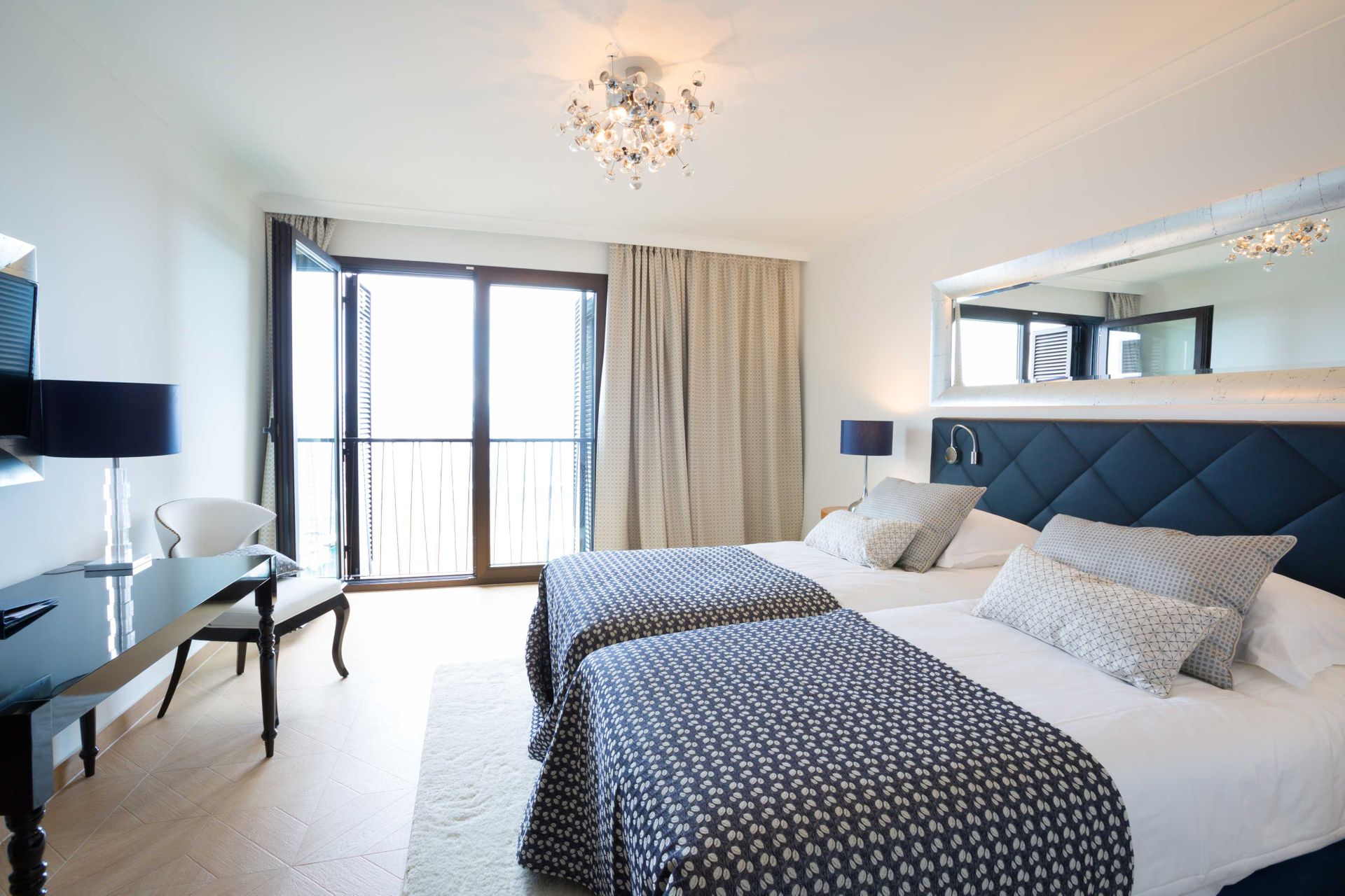 Deluxe Double/Twin Room 25 m² Sea View and French Balcony Amadria