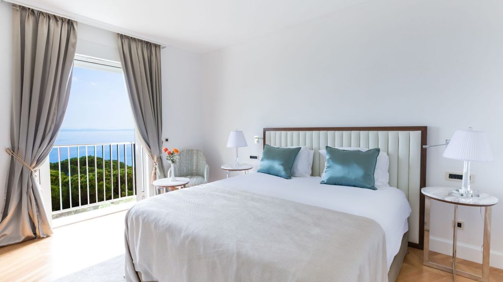 Superior Double/Twin Room 25 m² Sea View and French Balcony-1