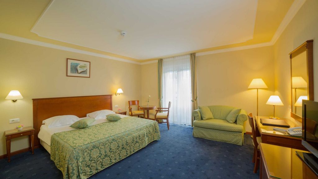 Superior Double/Twin Room Villa Camellia 28 m² Courtyard/Garden View and Balcony-1