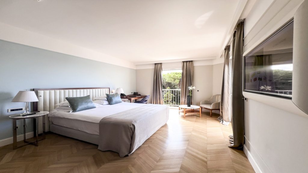 Two Double Rooms with Connecting Door 44 m2 Park View with French Balconies_10