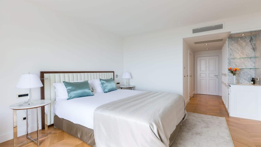 Two Double Rooms with Connecting Door 44 m2 Park View_11