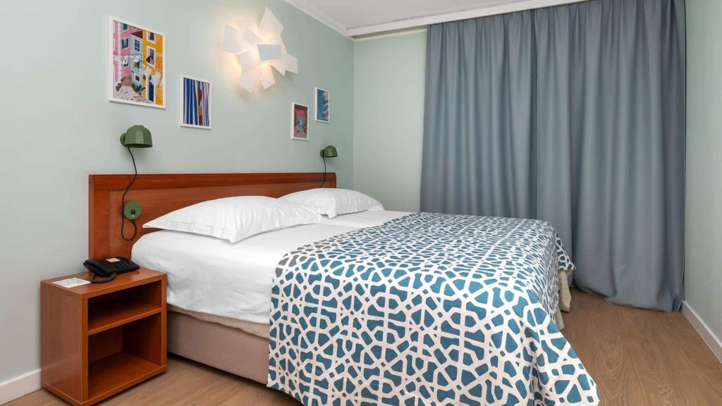 Twin Room 18m² Courtyard Park View with Balcony_4