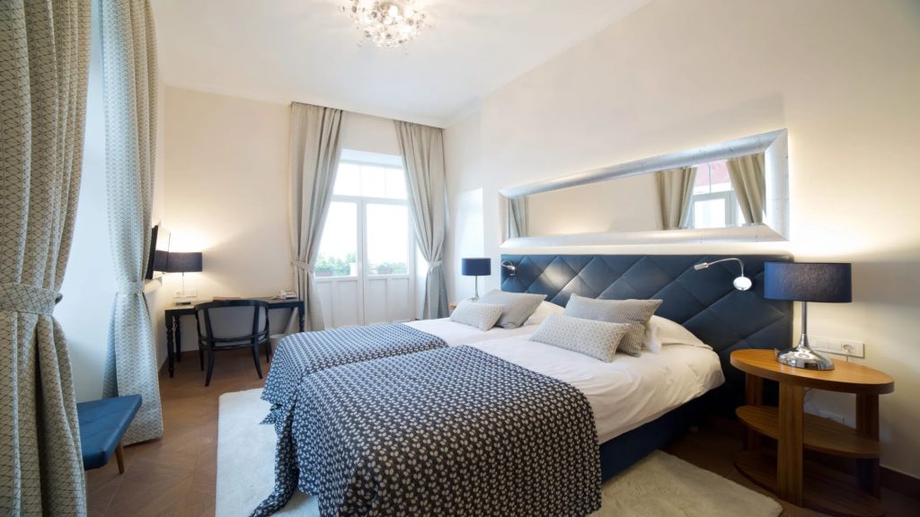 Superior Double room Villa Royal 23m² Sea view and balcony_7