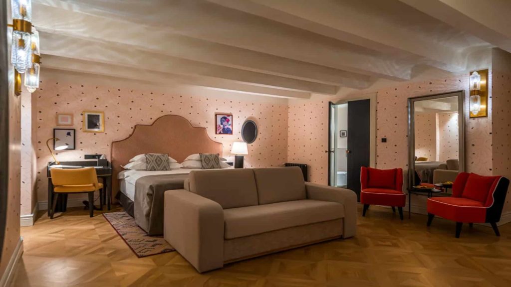 Superior double room +1 30m² Atrium View_7