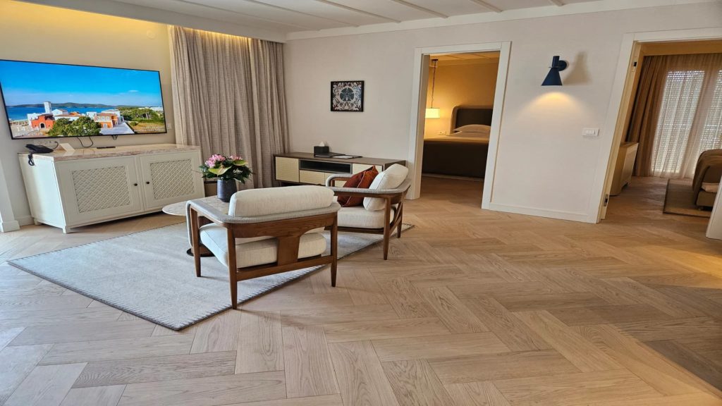 Superior Suite 85m² Sea View and Balcony_3