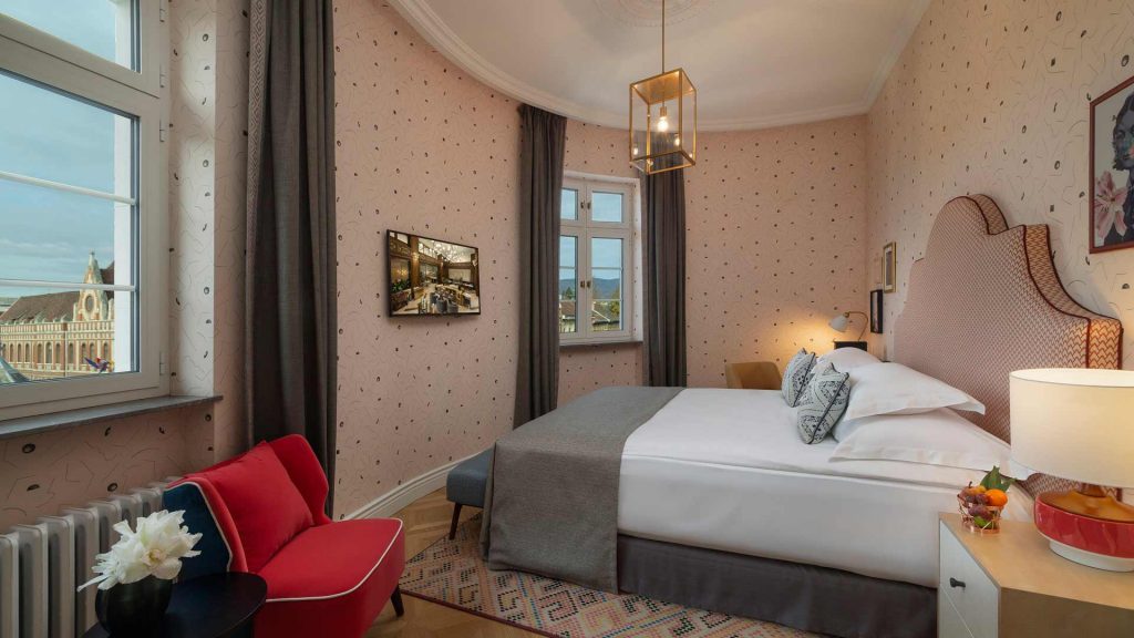 Superior Room 20-23 m² City View with Small Balcony-1