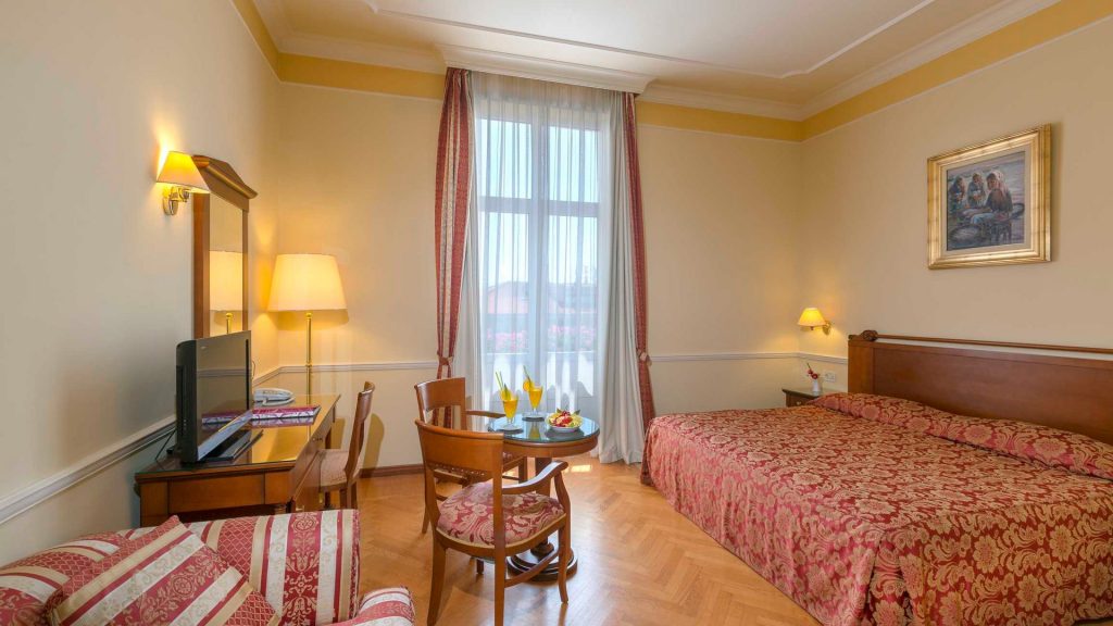 Standard Double/Twin Room Villa Continental 22 m² Courtyard/Garden View-1